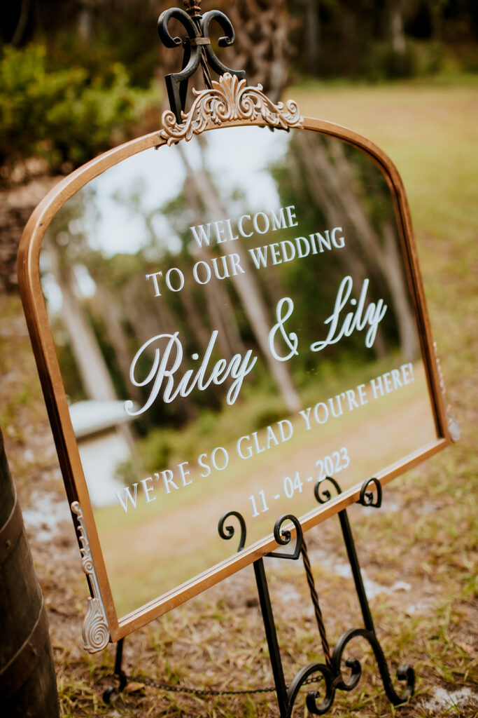 Gentry Pines Ceremony Location: A breathtaking lakeside setting surrounded by giant oaks and Spanish moss. The perfect venue for exchanging vows amidst natural beauty and timeless elegance.
