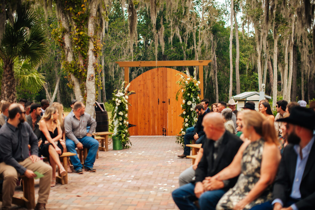 Gentry Pines Ceremony Location: A breathtaking lakeside setting surrounded by giant oaks and Spanish moss. The perfect venue for exchanging vows amidst natural beauty and timeless elegance.