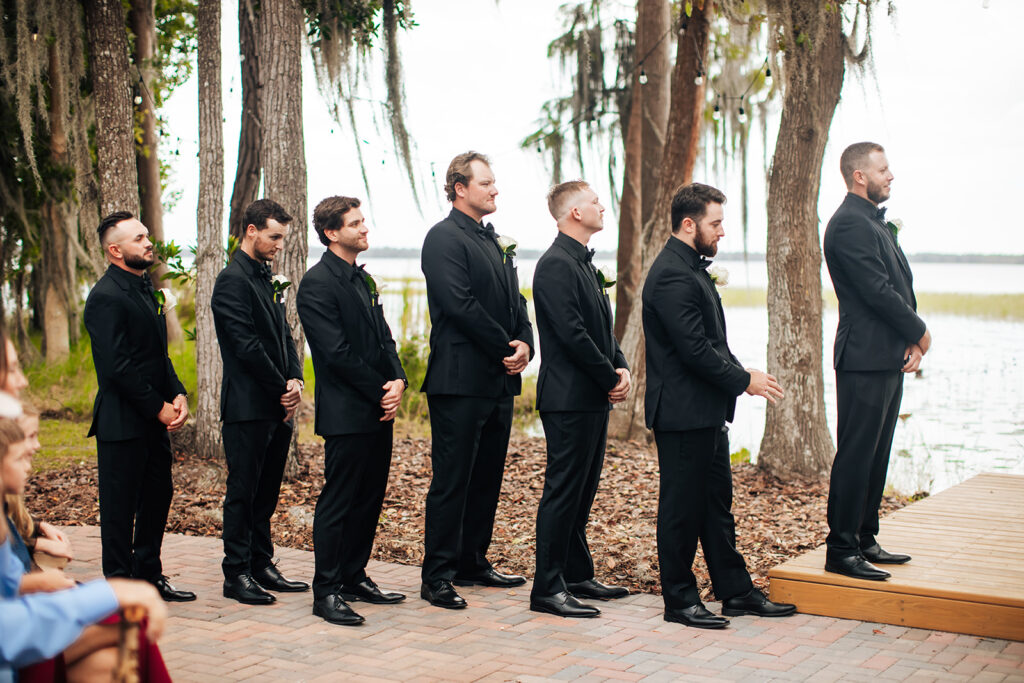 Gentry Pines Ceremony Location: A breathtaking lakeside setting surrounded by giant oaks and Spanish moss. The perfect venue for exchanging vows amidst natural beauty and timeless elegance.