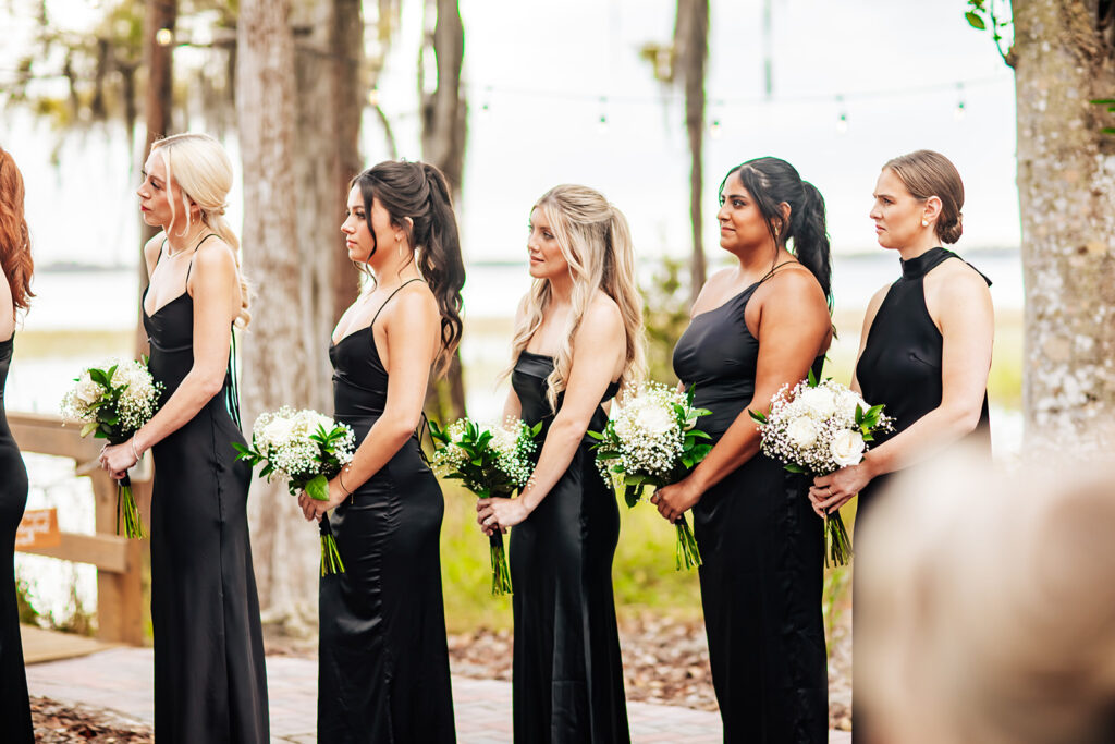 Gentry Pines Ceremony Location: A breathtaking lakeside setting surrounded by giant oaks and Spanish moss. The perfect venue for exchanging vows amidst natural beauty and timeless elegance.