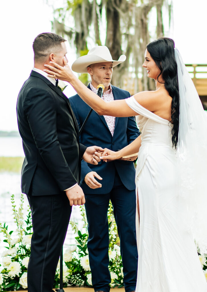 Gentry Pines Ceremony Location: A breathtaking lakeside setting surrounded by giant oaks and Spanish moss. The perfect venue for exchanging vows amidst natural beauty and timeless elegance.